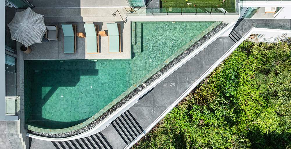 Golden Lotus - Villa Vie - Relaxing pool deck